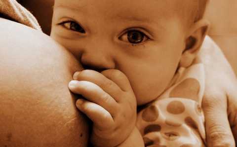 Sfatiamo i falsi miti: tutte le mamme del mondo possono allattare